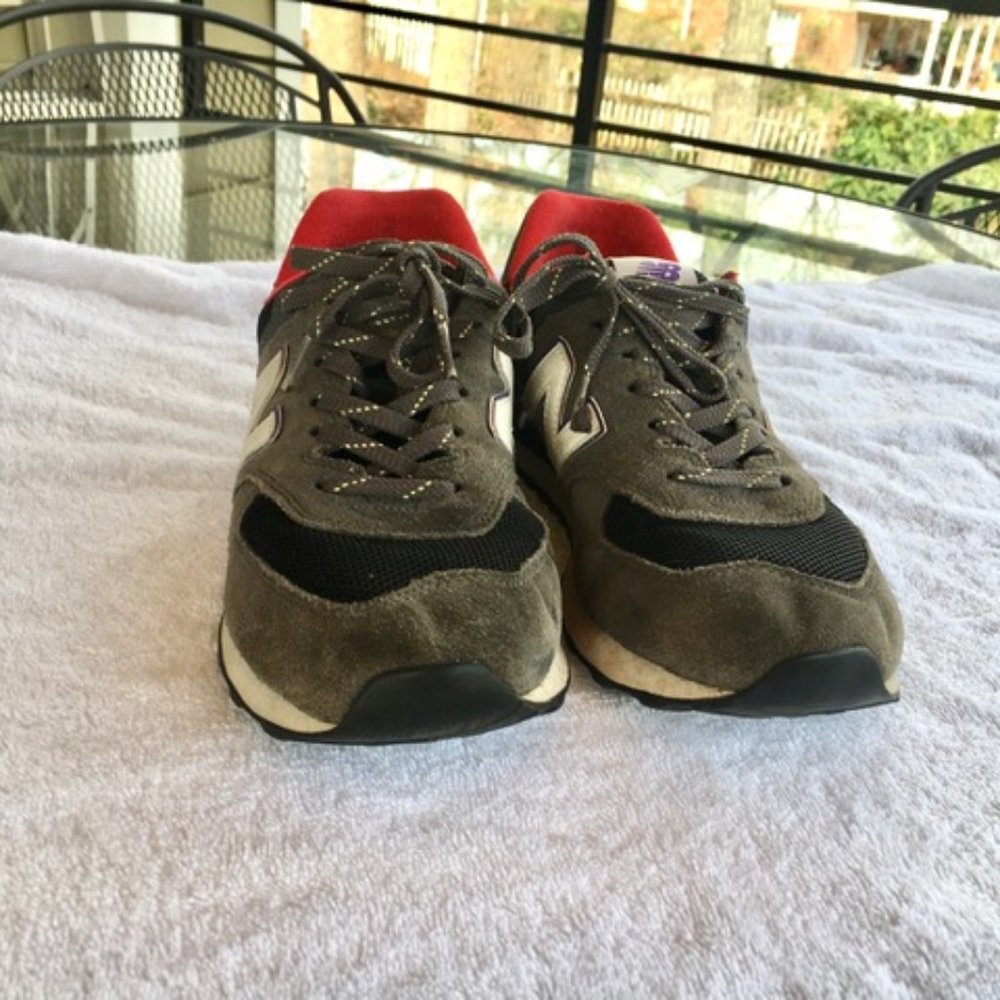 NEW BALANCE MENS 574s SIZE 10.5-D